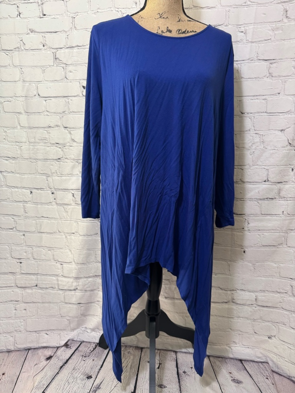 Like new Chicos Rayon Spandex Women's Royal Blue Asymmetric Hem Long Sleeve Top